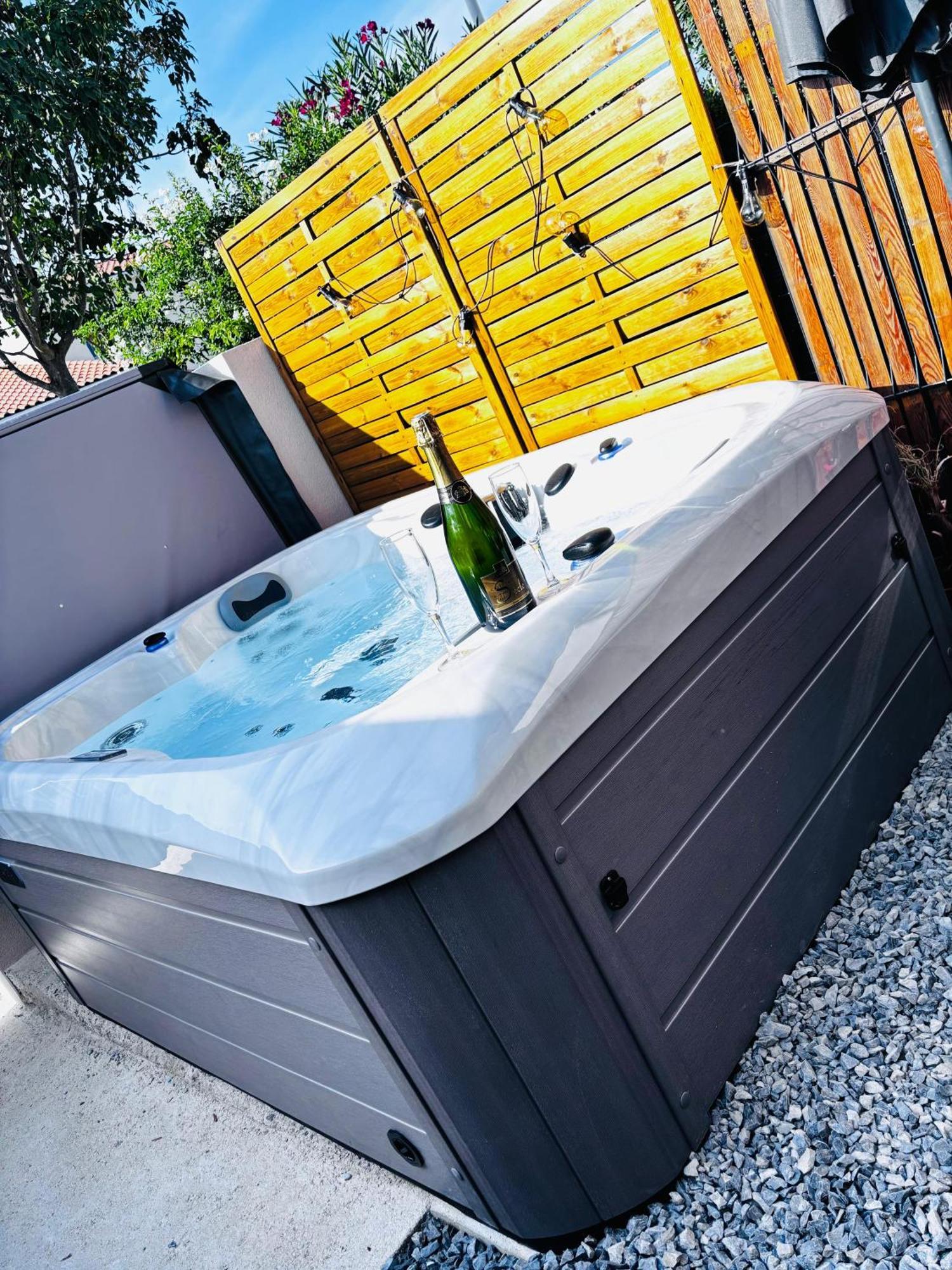 Logement Du Sud Avec Jacuzzi Sommières Buitenkant foto